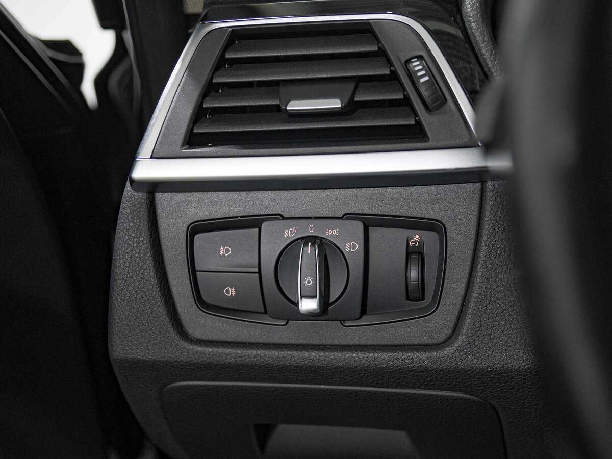 BMW 3 серии 320d xDrive, 2017 Фото №14