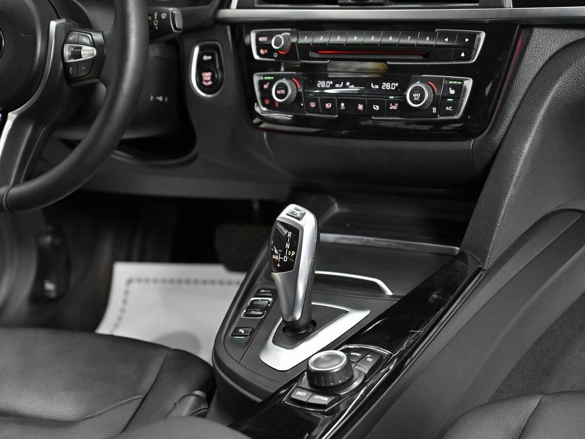 BMW 3 серии 318i, 2017 Фото №12