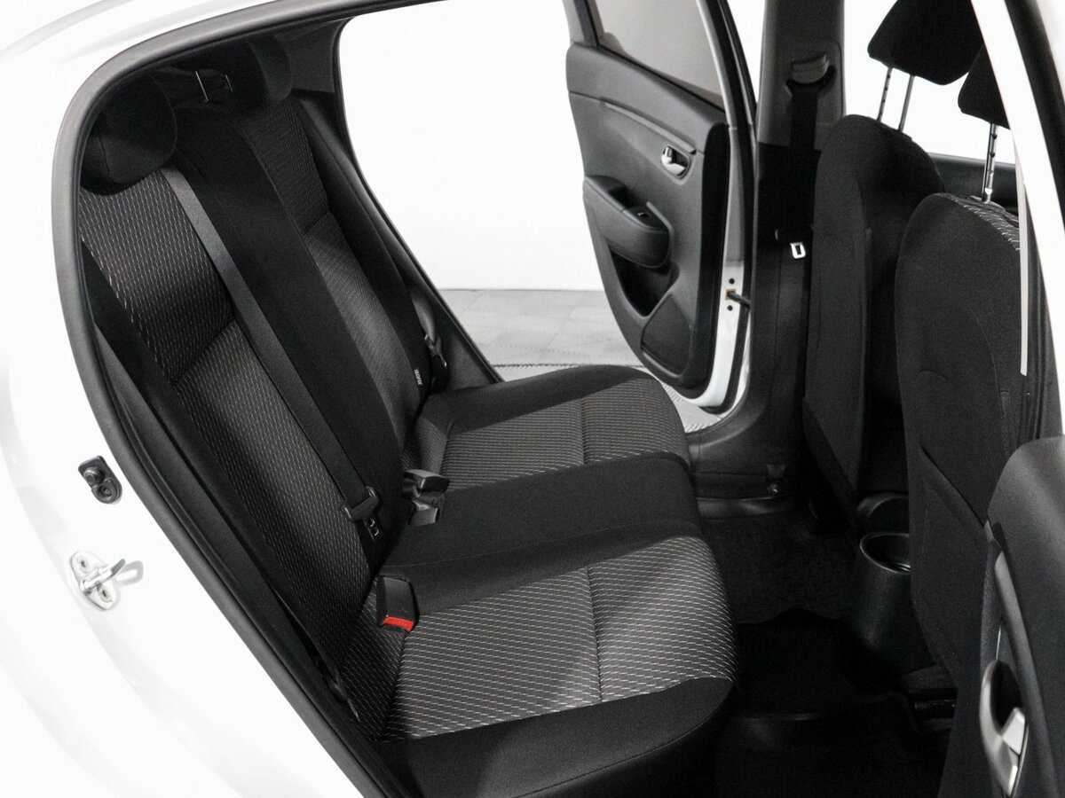 Kia Rio, 2018 Фото №12