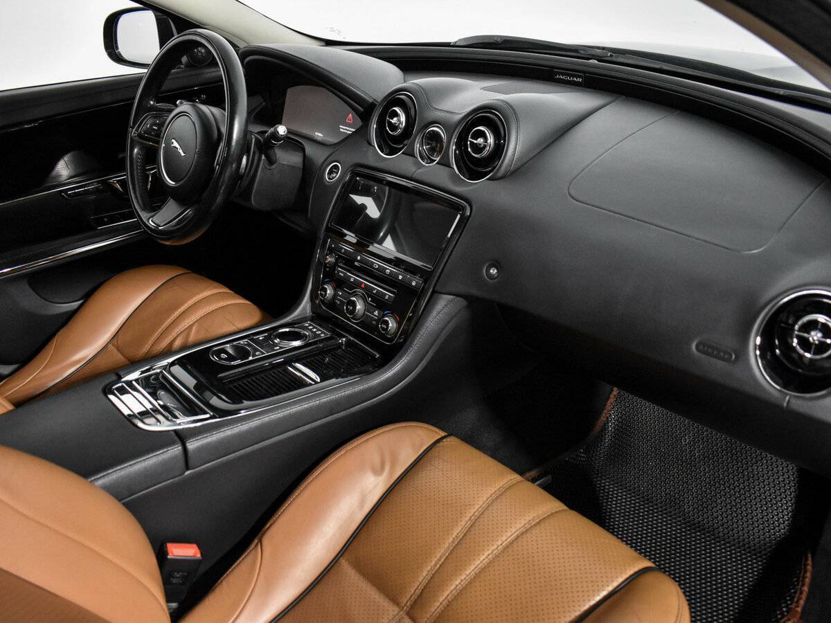 Jaguar XJ Long, 2016 Фото №15