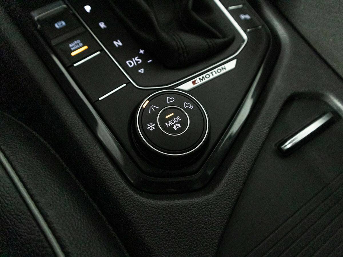 Volkswagen Tiguan, 2019 Фото №21