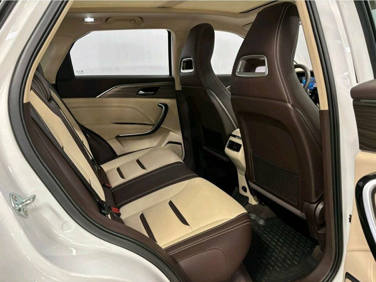 FAW Bestune T77, 2023 Фото №18