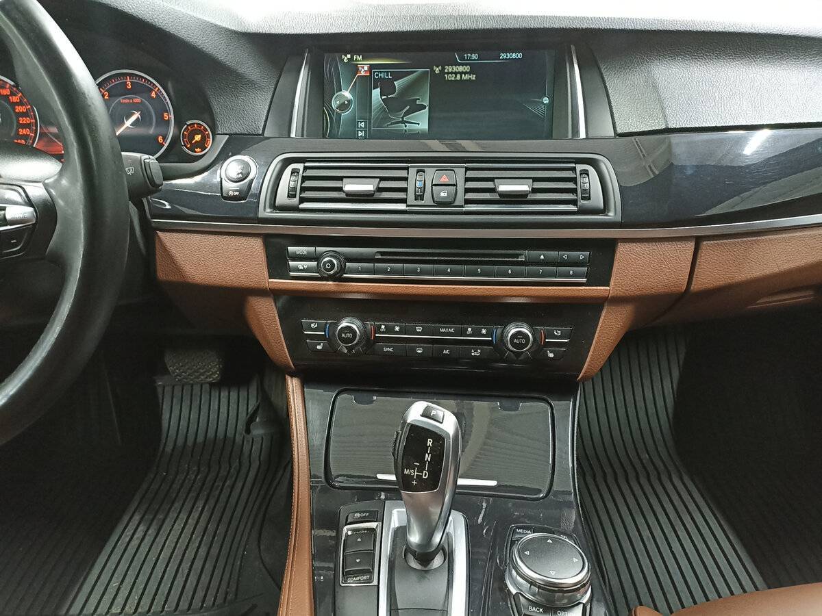 BMW 5 серии 525d xDrive, 2015 Фото №15