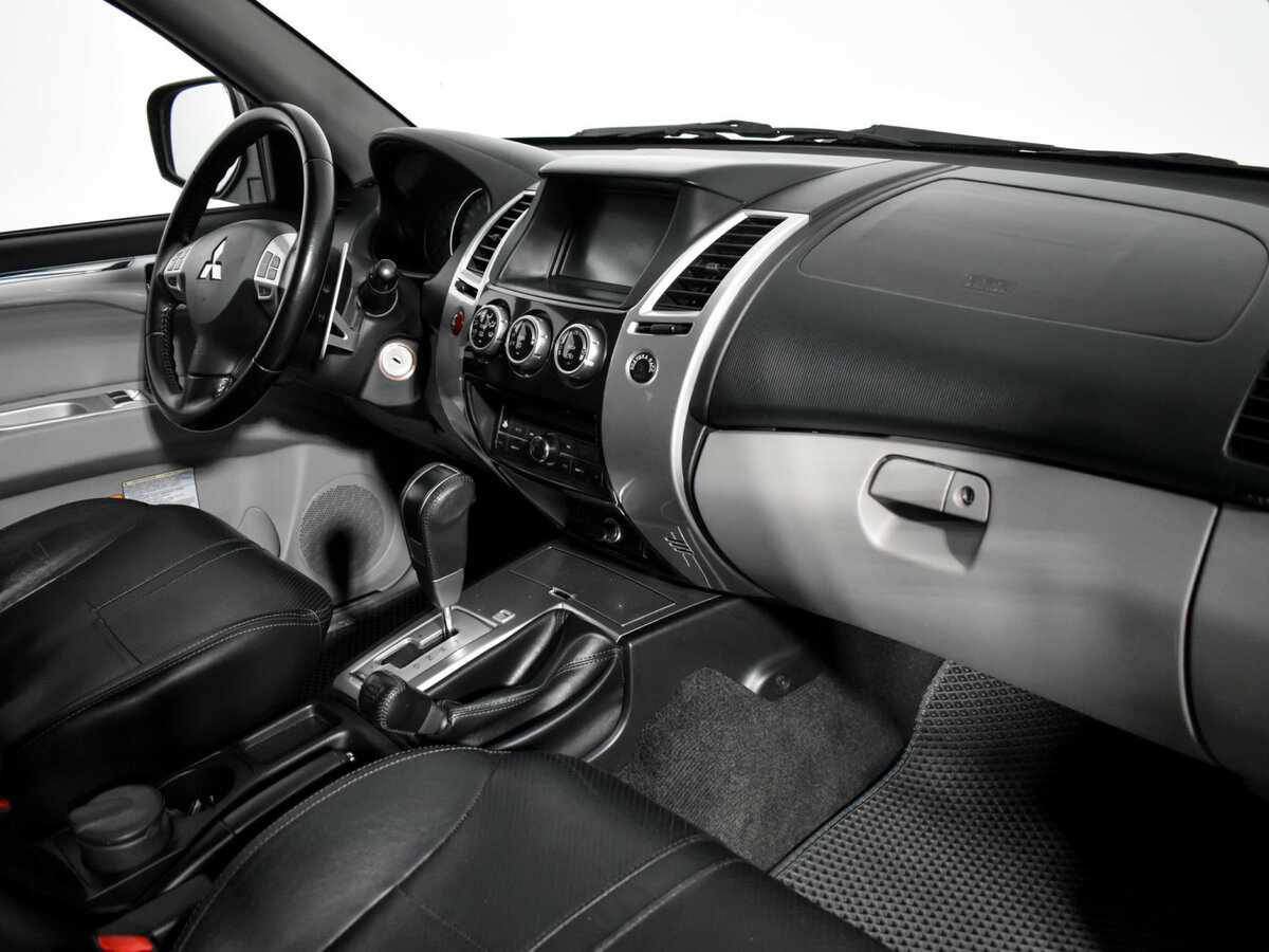 Mitsubishi Pajero Sport II Рестайлинг, 2013 Фото №11